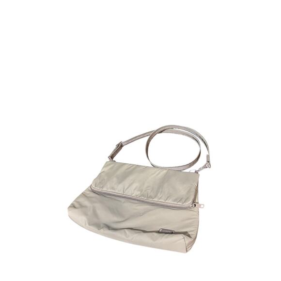 Pacsafe vinyl handbag in great condition - Picture 1 of 8